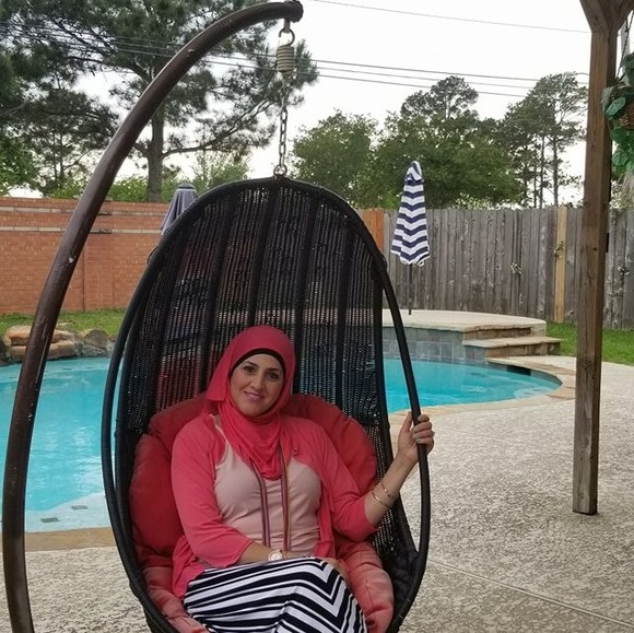 Meet your Posher, Rania - Picture 1 of 1